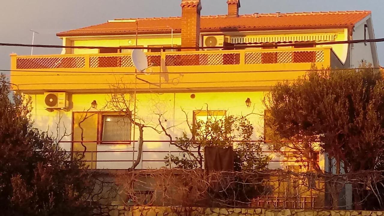 Apartmani Krunić Barbat na Rabu Bagian luar foto