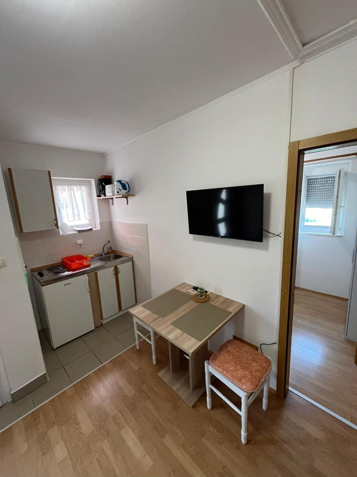 Apartmani Krunić Barbat na Rabu Bagian luar foto